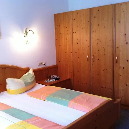 Haus Petra Гостевой дом Нойштифт-им-Штубайталь