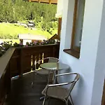 Haus Petra * ノイシュティフト・イム・シュトゥーバイタール